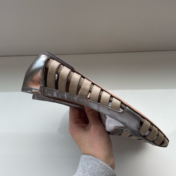 Elizabeth & James cutout metallic flats - Picture 4 of 6